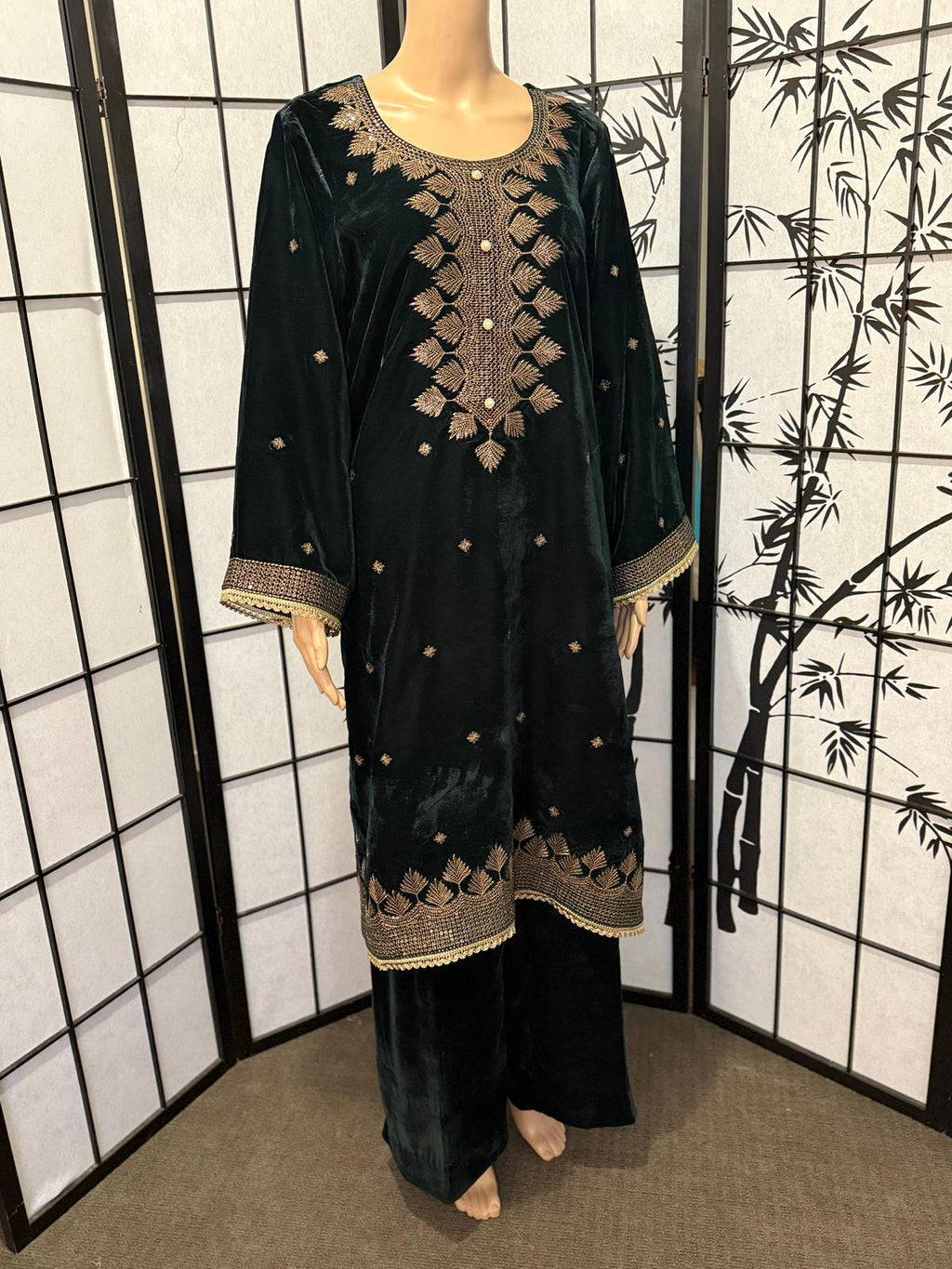 Resham Embroidered 3-Piece Velvet Ensemble