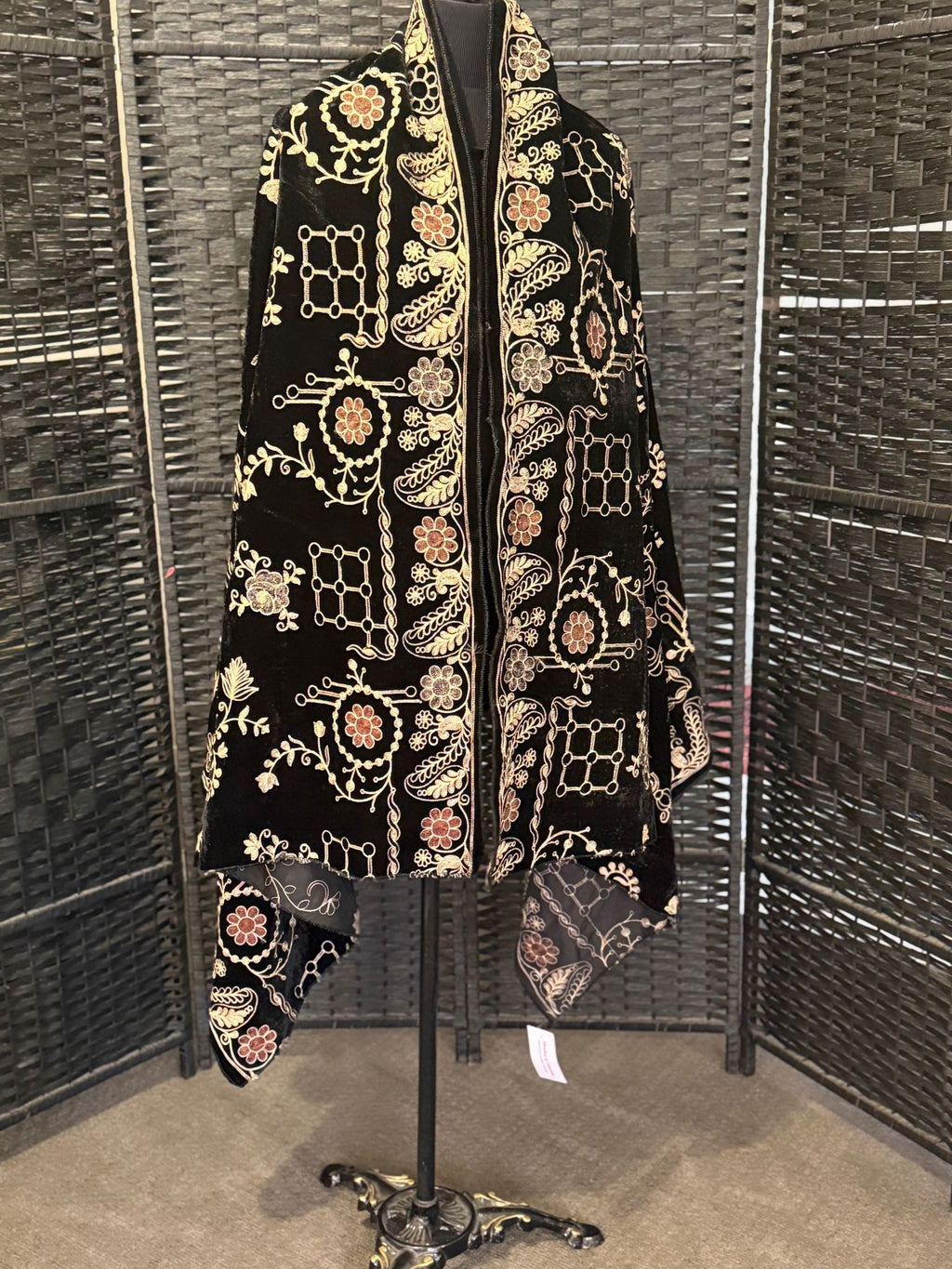Embroidered Velvet Shawl – Black