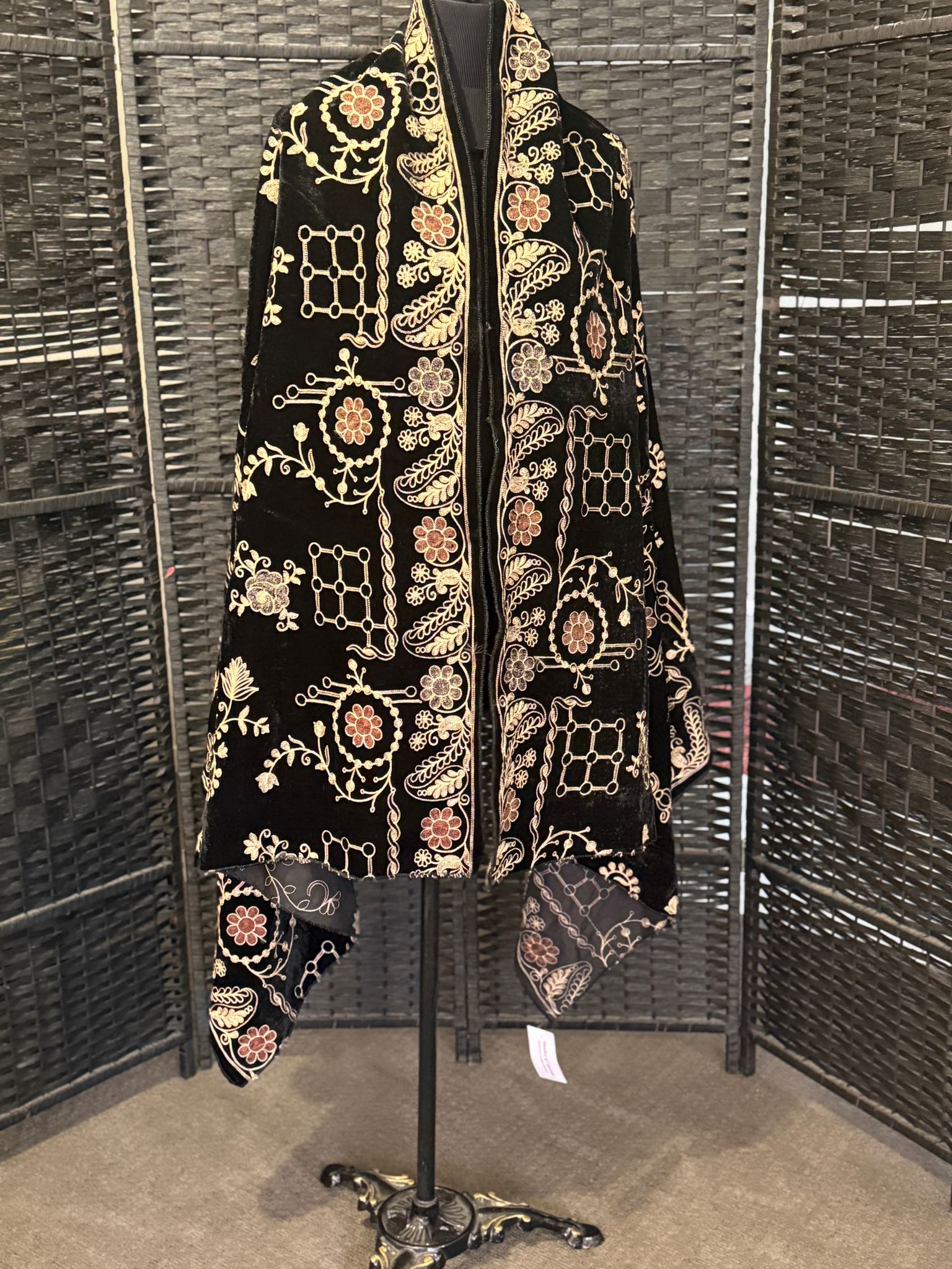 Embroidered Velvet Shawl – Black